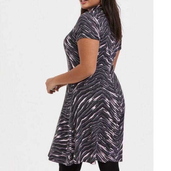 Torrid Dark Grey & Pink Zebra Hacci Mock Neck Trapeze Dress size 2 (2X- 18/20) - Picture 2 of 11